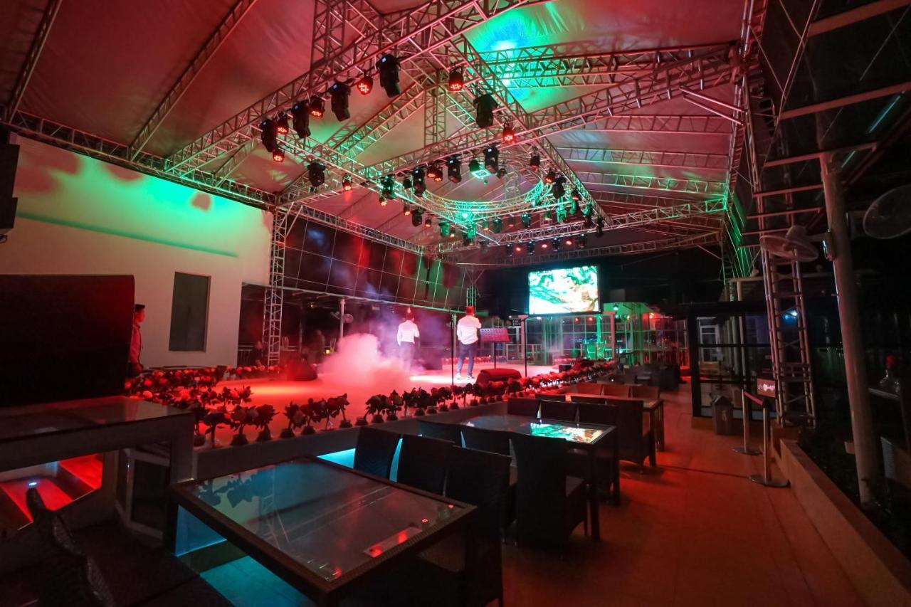 Green Rose Hotel Batam エクステリア 写真